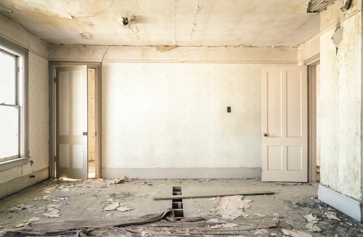 Waste disposal crew managing a cleanout project in Glen Rose